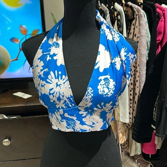 NWT MANILA HALTERNECK CROP TOP BLUE FLORAL - Picture 3 of 4